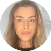 Lucy Dingle headshot